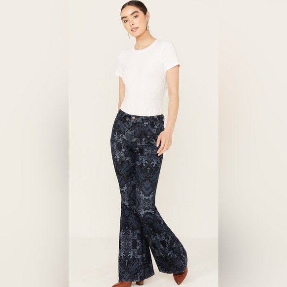 SHYANNE DARK‎ WASH HIGH RISE PRINTED STRETCH FLARE JEANS Size 30 Inseam 34” NWT - Picture 1 of 11